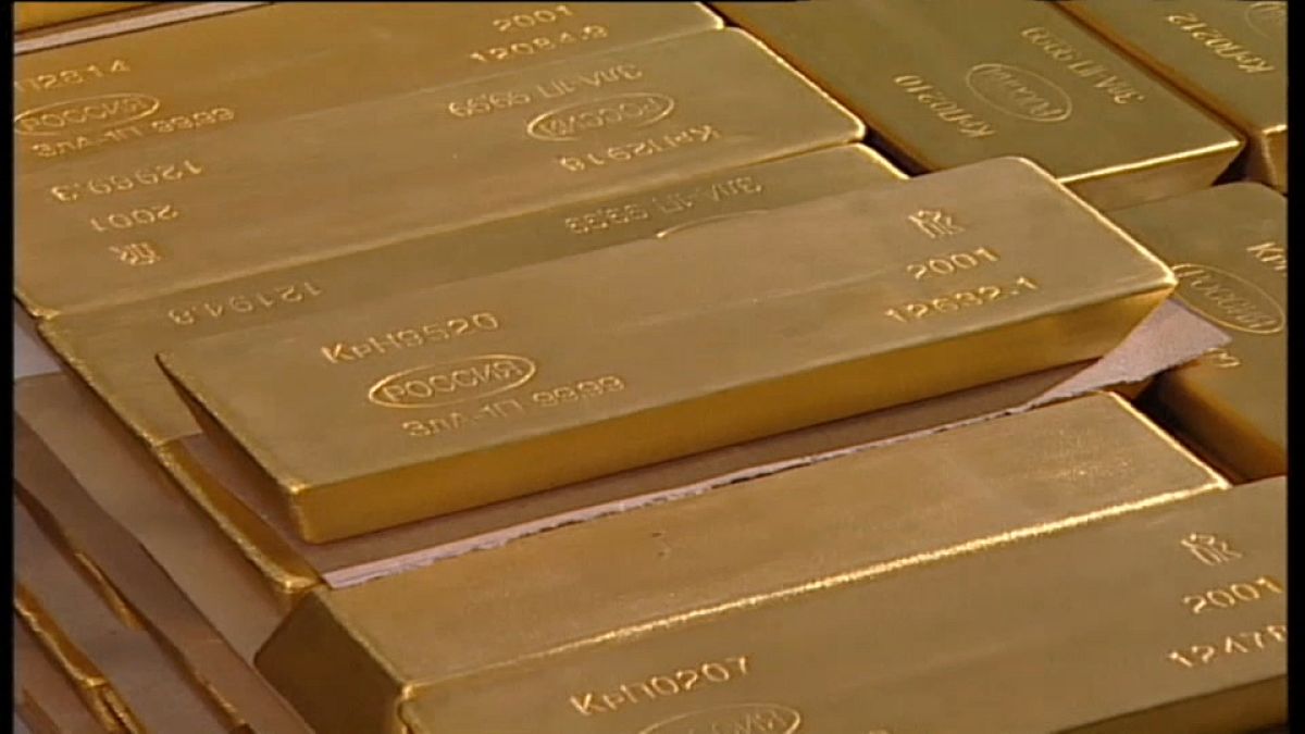 Россия избавляется от облигаций США и скупает золото