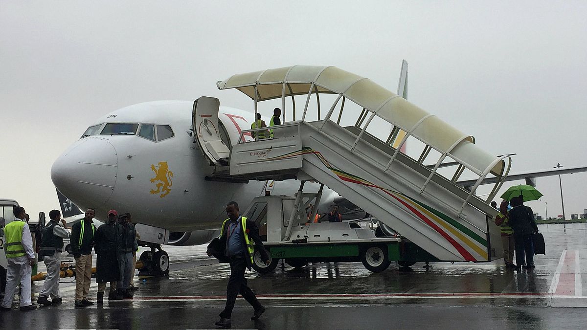 20 sene sonra Etiyopya-Eritre arasında ilk uçuşu yapan uçak hazırlanırken
