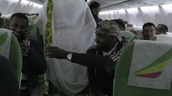 Les passagers du premier vol entre l'Ethiopie et l'Erythrée en 20 ans Les passagers du premier vol entre l'Ethiopie et l'Erythrée en 20 ans