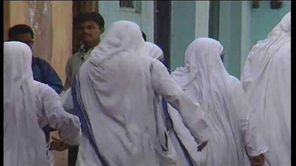 Traffico di neonati in India: bufera sulle Case di Madre Teresa Traffico di neonati in India: bufera sulle Case di Madre Teresa