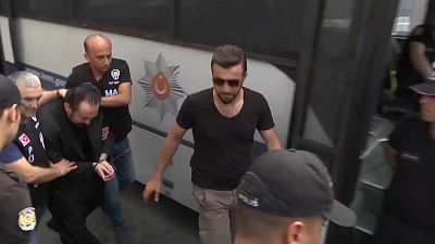 الداعية التركي عدنان أوكتار ينكر التهم الموجهة إليه ويقول إنه ضحية مؤامرة