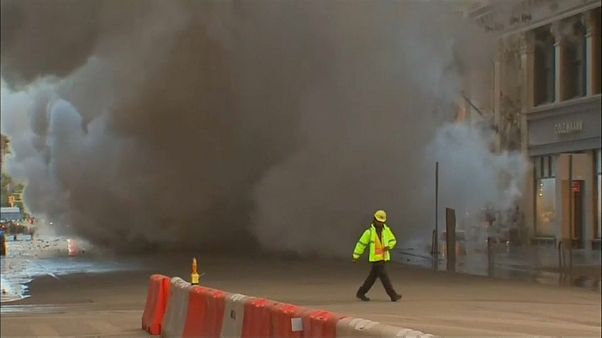 Dampfleitung explodiert in New York Dampfleitung explodiert in New York