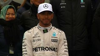 Hamilton to stay at Mercedes
