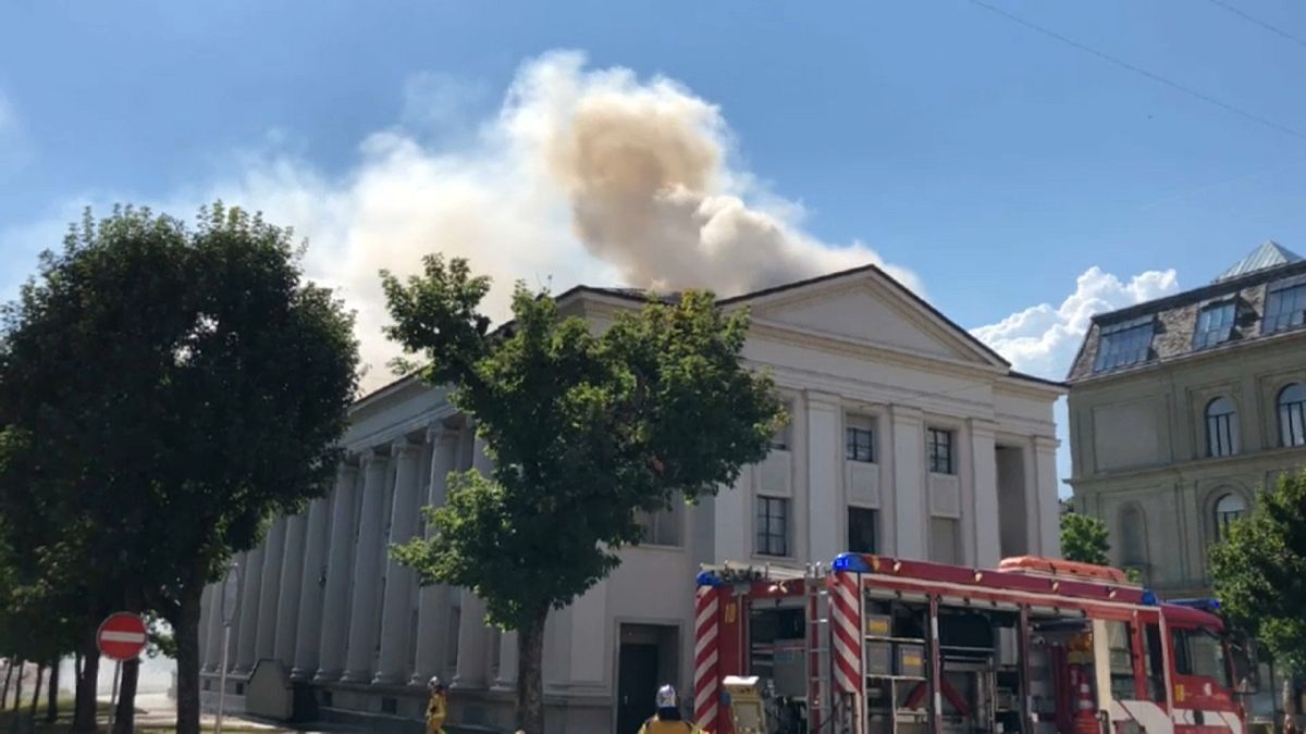 حريق مجهول السبب يلتهم كنيسة للروم الكاثوليك في جنيف