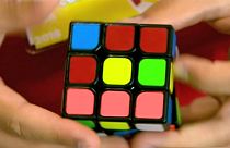 Zeka küpü gençler Rubiklerle yeteneklerini yarıştırıyor