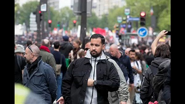 Kirúgták Macron tüntetőket bántalmazó testőrét Kirúgták Macron tüntetőket bántalmazó testőrét