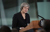 Theresa May apela a evolução na posição da UE quanto à Irlanda do Norte