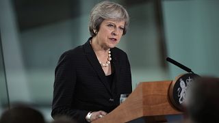 Theresa May apela a evolução na posição da UE quanto à Irlanda do Norte