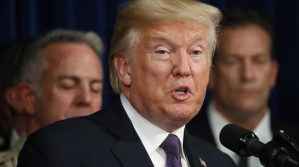 Trump acusa China e UE de manipular moedas Trump acusa China e UE de manipular moedas