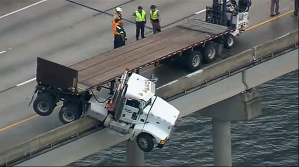 Momento de suspense em ponte na Florida Momento de suspense em ponte na Florida