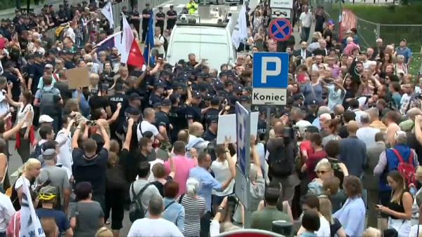 Protestos em Varsóvia contra reforma judicial Protestos em Varsóvia contra reforma judicial