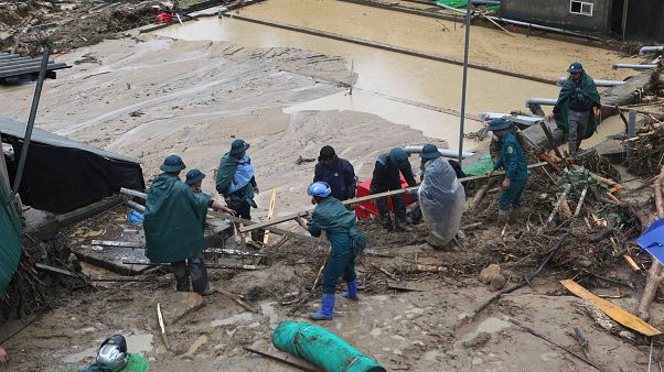 Vietnam'ı vuran Son Tinh fırtınası 20 can aldı Vietnam'ı vuran Son Tinh fırtınası 20 can aldı