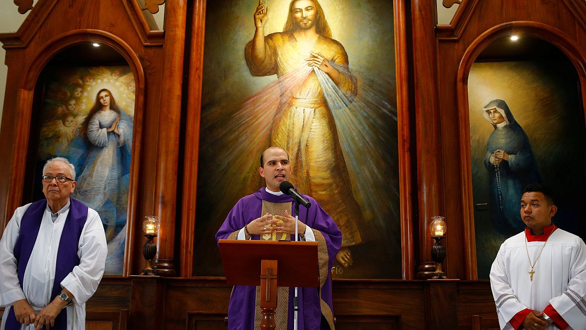 Tras el asalto de los pro Ortega, la parroquia Divina Misericordia vuelve a dar misa