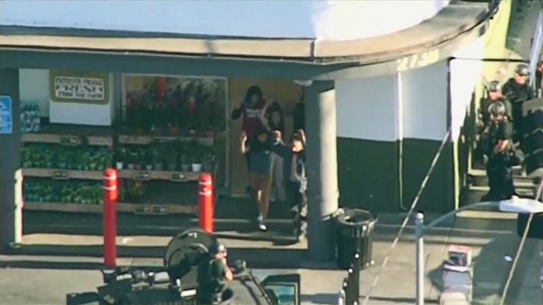 Presa d'ostaggi a Los Angeles, muore una donna Presa d'ostaggi a Los Angeles, muore una donna