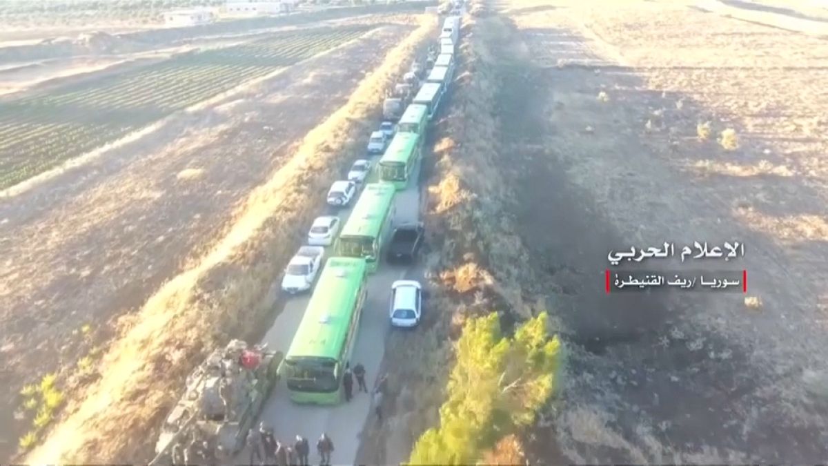 شاهد: الجيش السوري ينشر لحظة إجلاء مقاتلي المعارضة من القنيطرة
