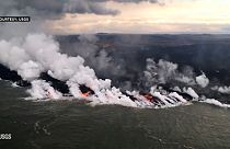 شاهد: لحظة امتزاج حمم بركان كيلاويا بمياه المحيط الهادئ 