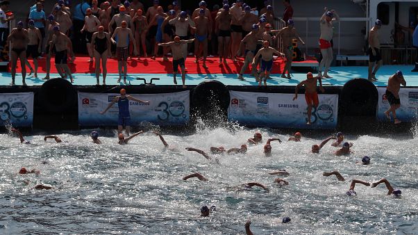 Κολύμβηση: Διασχίζοντας τον Βόσπορο Κολύμβηση: Διασχίζοντας τον Βόσπορο