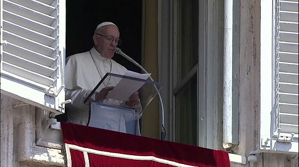 L'appello del Papa: "Fermate i naufragi" L'appello del Papa: "Fermate i naufragi"