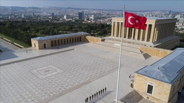 Atatürk'e hakaret eden genç kız tutuklandı, kanun ne diyor? Atatürk'e hakaret eden genç kız tutuklandı, kanun ne diyor?