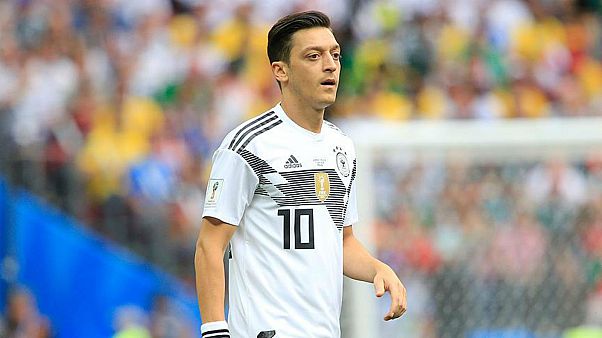 Çin'in Uygur politikasını eleştirisiyle gündem olan Mesut Özil'in futbol kariyerinde 25'inci yılı Çin'in Uygur politikasını eleştirisiyle gündem olan Mesut Özil'in futbol kariyerinde 25'inci yılı