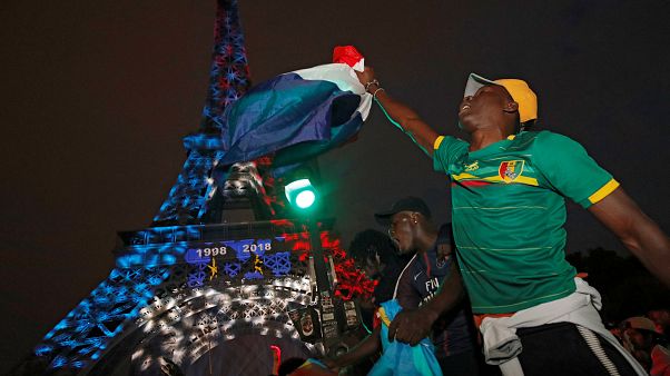 Video: Fransızlar milli takımdaki Afrika kökenli oyuncular için ne düşünüyor? Video: Fransızlar milli takımdaki Afrika kökenli oyuncular için ne düşünüyor?