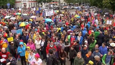 الآلاف يحتجون في ميونيخ الألمانية ضد سياسية حلفاء ميركل المناوئة للمهاجرين