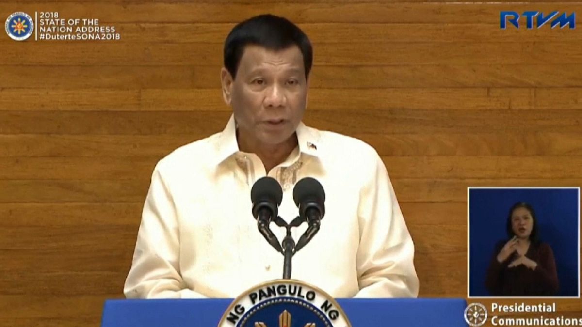 رئيس الفلبين يتعهد باستمرار حربه على المخدرات