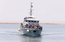 سفينة تحمل مهاجرين على متنها قبالة الشواطئ الليبية