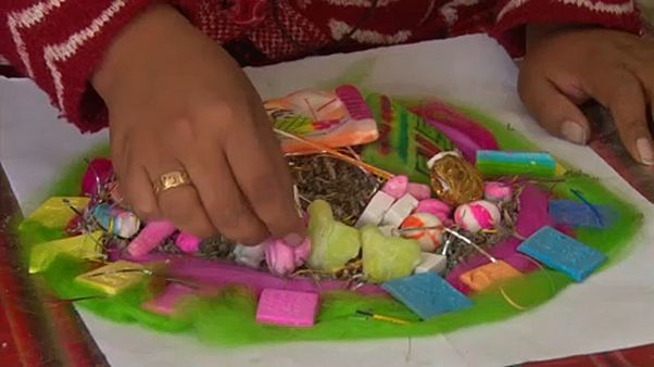 Amulettek és bájitalok is kaphatók Amulettek és bájitalok is kaphatók