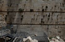 Kudüs'teki Ağlama Duvarı'ndan düşen taş korkuttu