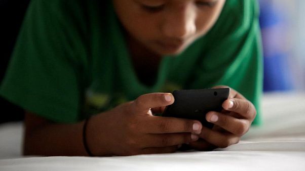 Gli smartphone: un danno per la memoria sin dall'adolescenza. Ma c'è una soluzione Gli smartphone: un danno per la memoria sin dall'adolescenza. Ma c'è una soluzione