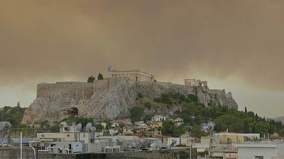 شاهد: حرائق غابات اليونان تغطي هضبة الأكروبوليس