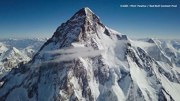 Auf Skiern den K2 runter: Die Rekordfahrt des Polen Andrzej Bargiel (Video) Auf Skiern den K2 runter: Die Rekordfahrt des Polen Andrzej Bargiel (Video)