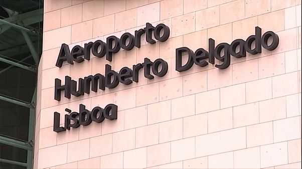 Menores estão a ser detidos no Aeroporto de Lisboa Menores estão a ser detidos no Aeroporto de Lisboa