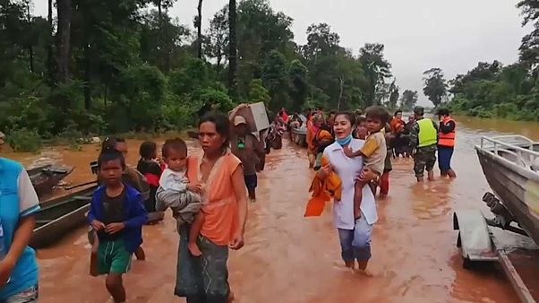 Cientos de desaparecidos en Laos al derrumbarse una presa Cientos de desaparecidos en Laos al derrumbarse una presa