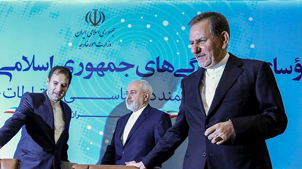 جهانگیری: در صورت فشار به اقشار کم درآمد از کوپن استفاده میکنیم جهانگیری: در صورت فشار به اقشار کم درآمد از کوپن استفاده میکنیم