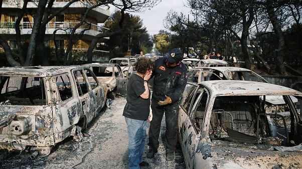 Au moins 74 morts dans les incendies en Grèce Au moins 74 morts dans les incendies en Grèce