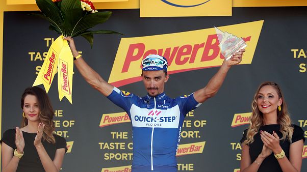 Julian Alaphilippe bei der Siegerehrung Julian Alaphilippe bei der Siegerehrung