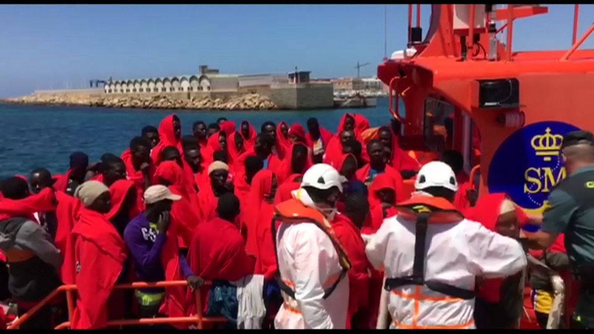 شاهد: خفر السواحل الإسباني ينقذ 312 مهاجراً من الغرق