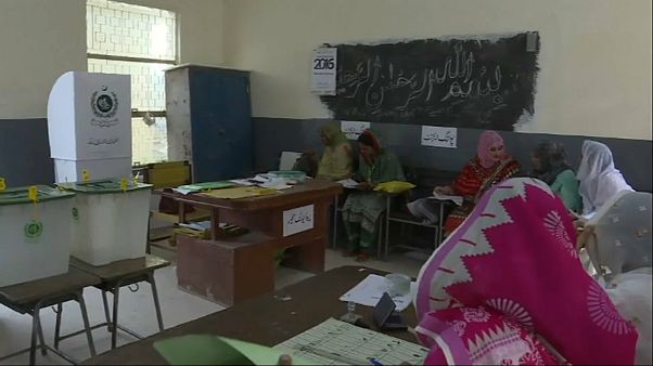 Jornada electoral en Pakistán ensombrecida por un atentado Jornada electoral en Pakistán ensombrecida por un atentado