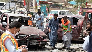 Πολύνεκρη επίθεση την ώρα που οι Πακιστανοί προσέρχονται στις κάλπες
