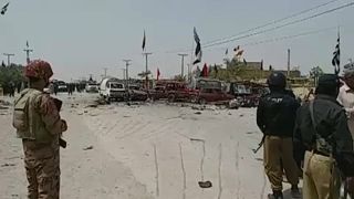 Öngyilkos merénylet egy pakisztáni választóhelységnél