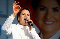 Akşener dönmemekte, İYİ Partililer bırakmamakta ısrarcı