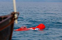 سبح مكبلا داخل كيس فدخل موسوعة غينيس