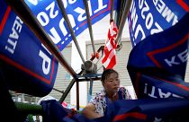 رايات ترامب "نحافظ على أمريكا عظيمة!" صنعت في الصين