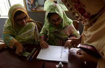 Pakistan'da sandıklar kapandı, oy sayımı başladı