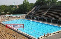 Berlino, ricco signore affitta corsia della piscina pubblica: lamentele dei residenti