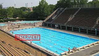 Reserved pool lane angers Berlin swimmers