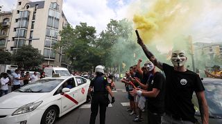 Graves incidentes en la huelga de taxis en Barcelona
