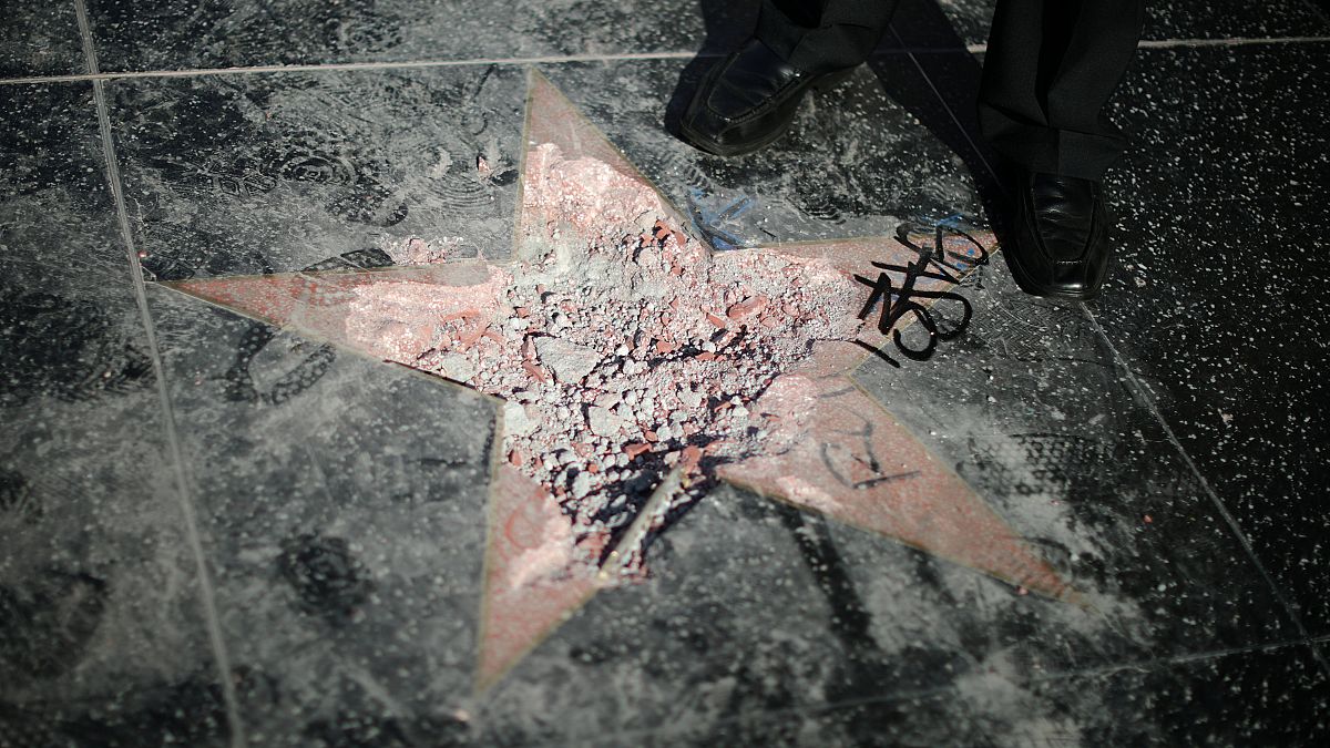 Trump’ın Hollywood Ünlüler Kaldırımı’ndaki yıldızına 'kazma vuruldu'